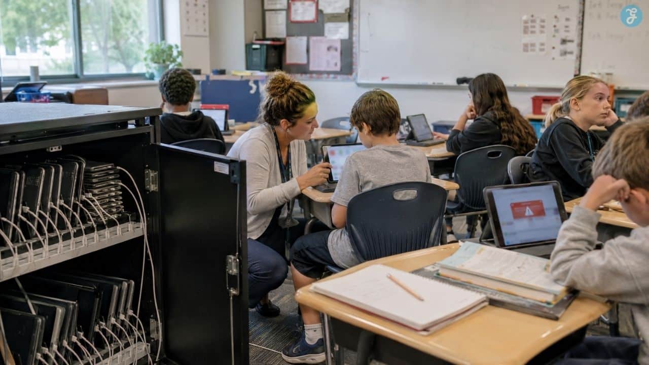 The Tablet-in-Every-Classroom Experiment Failed: Why the 1:1 Device Dream Broke!